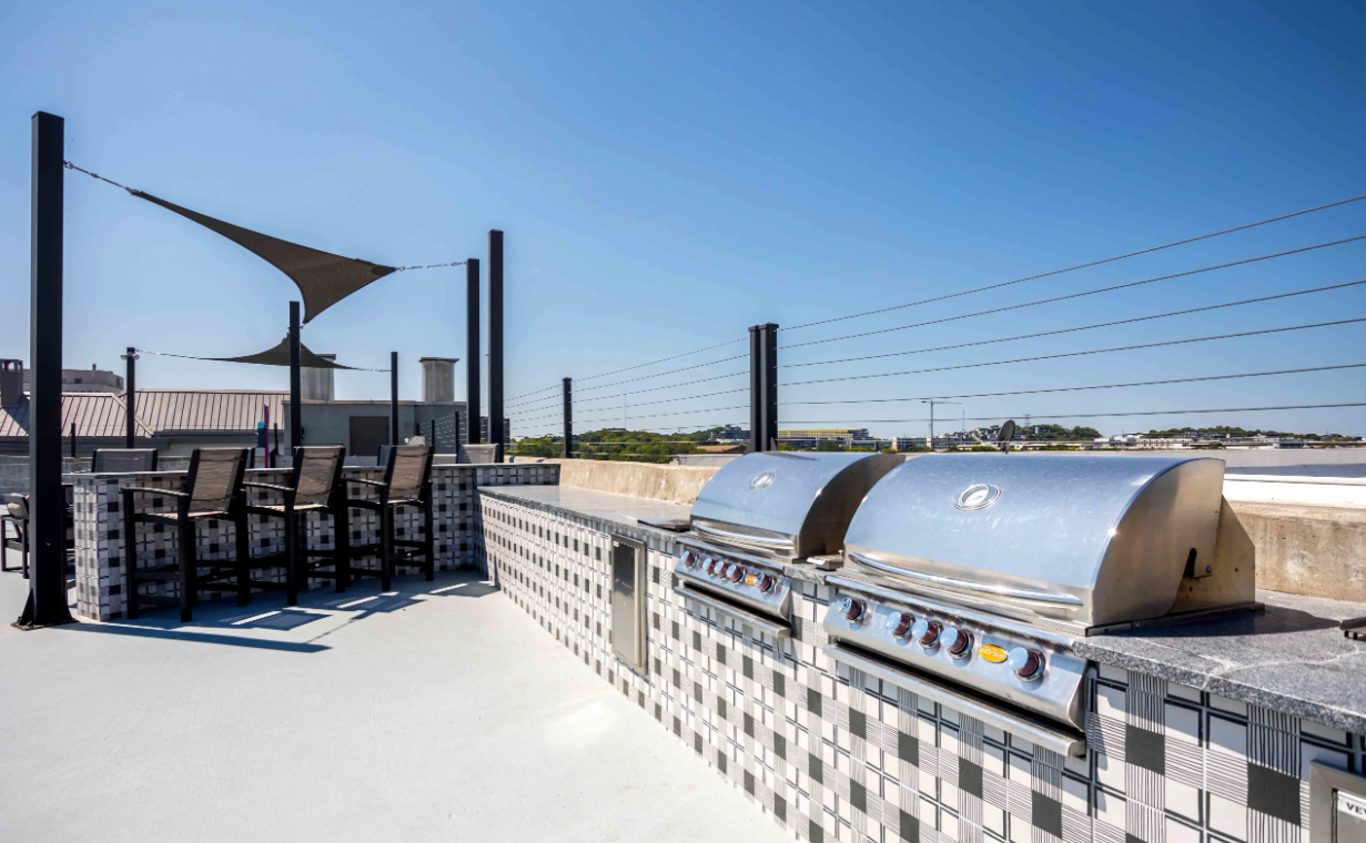 Elliston 23 Grilling Area and Lounge